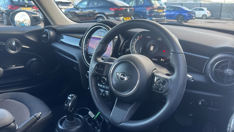 MINI Hatchback 1.5 Cooper Classic 3dr Auto Petrol Hatchback